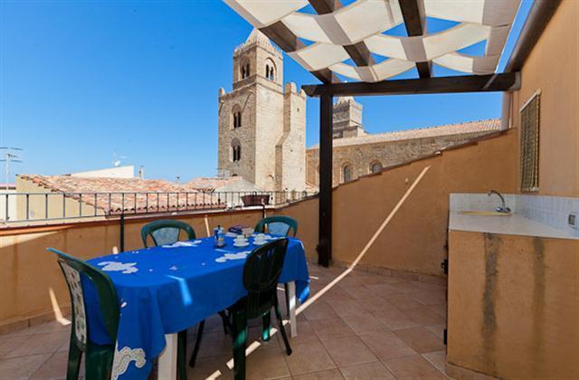 צ'פאלו Terrazza Delle Mura חדר תמונה